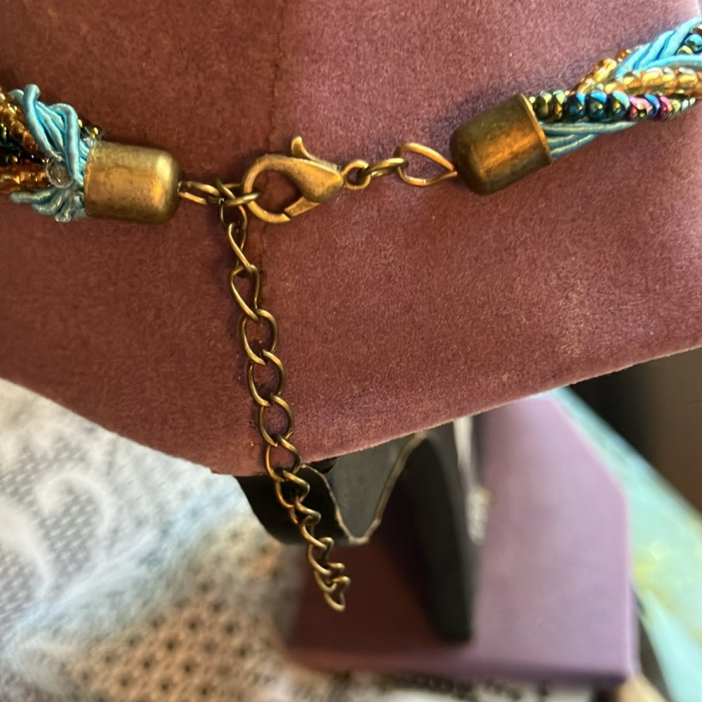 NWOT Turquoise Pendant With Stone and Gold Tone Teardrop Necklace - Picture 3 of 5